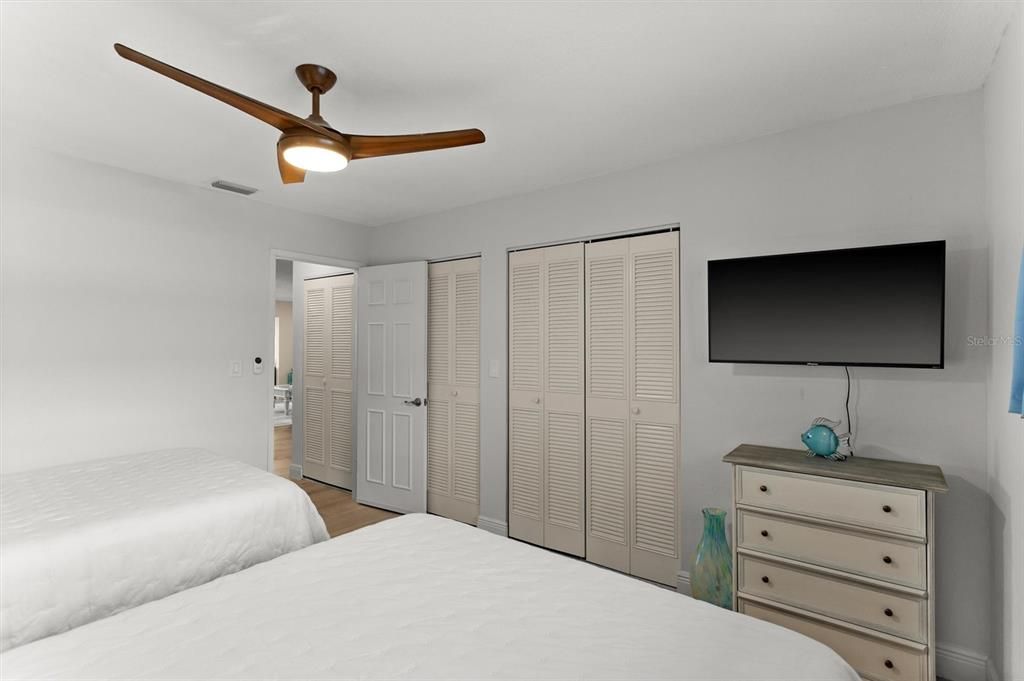 For Rent: $2,750 (2 beds, 2 baths, 1250 Square Feet)