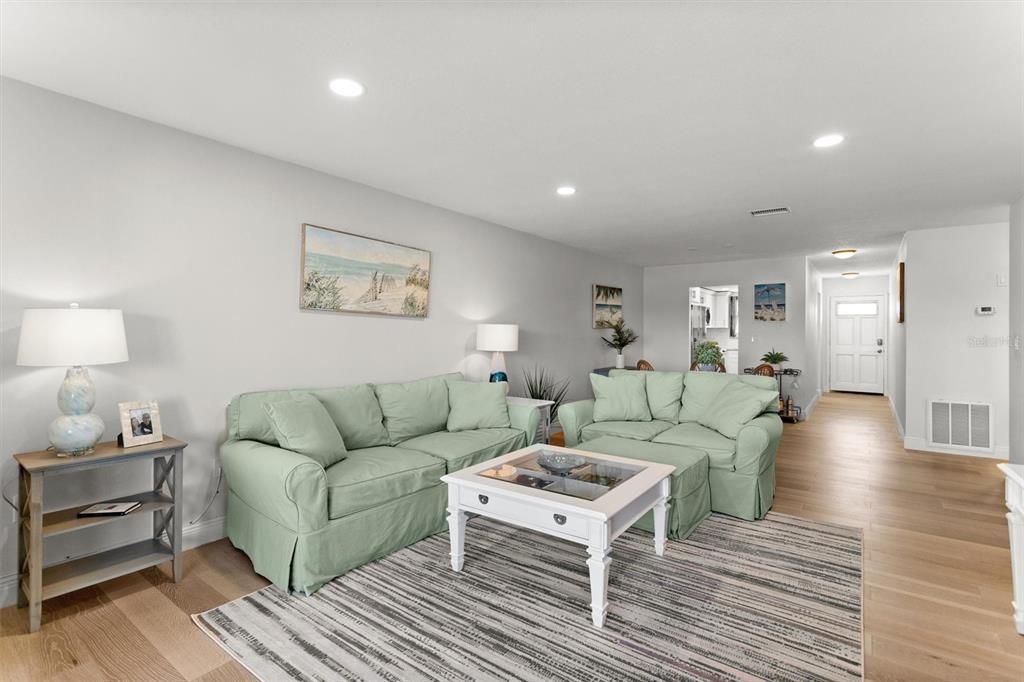 For Rent: $2,750 (2 beds, 2 baths, 1250 Square Feet)