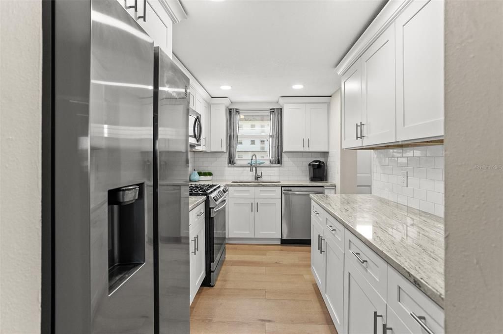 For Rent: $2,750 (2 beds, 2 baths, 1250 Square Feet)