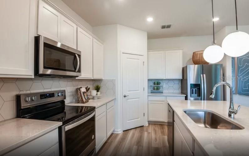 For Sale: $430,170 (3 beds, 2 baths, 1662 Square Feet)