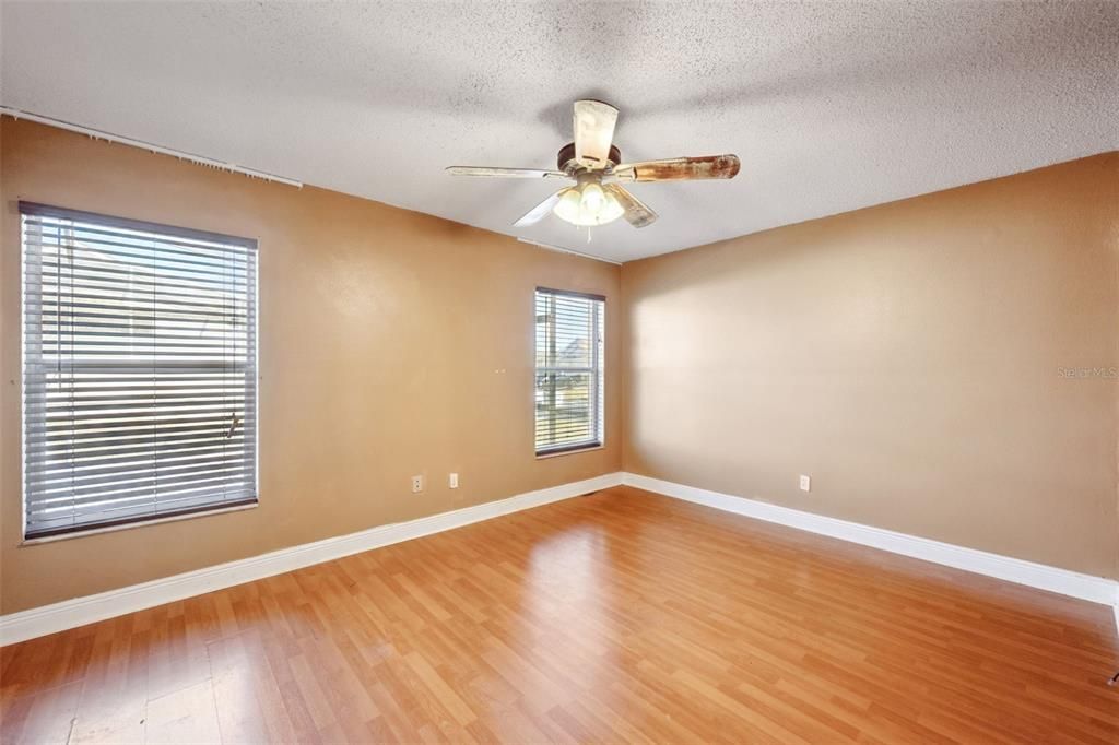 En Venta: $280,000 (4 camas, 2 baños, 1546 Pies cuadrados)