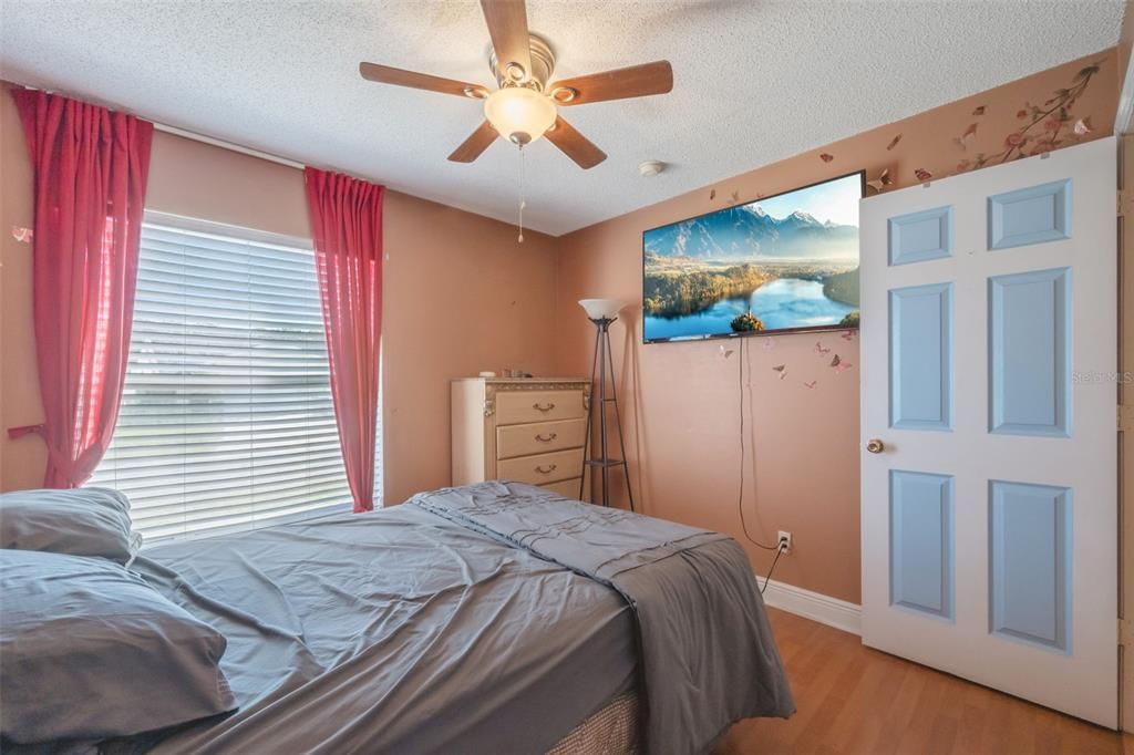 En Venta: $280,000 (4 camas, 2 baños, 1546 Pies cuadrados)