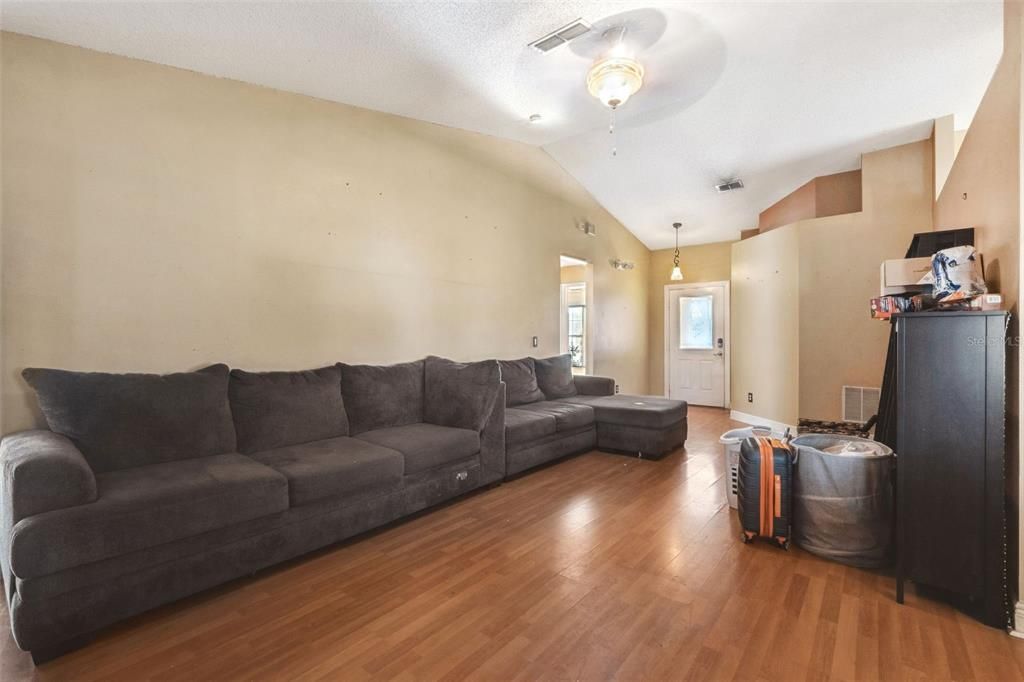 En Venta: $280,000 (4 camas, 2 baños, 1546 Pies cuadrados)