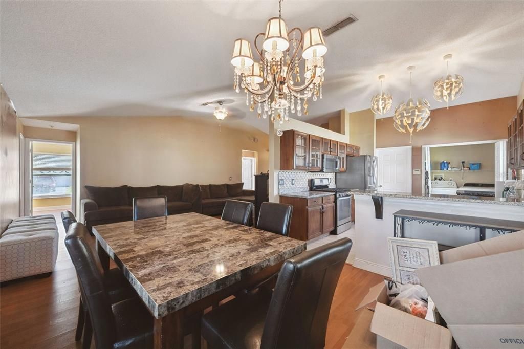 En Venta: $280,000 (4 camas, 2 baños, 1546 Pies cuadrados)