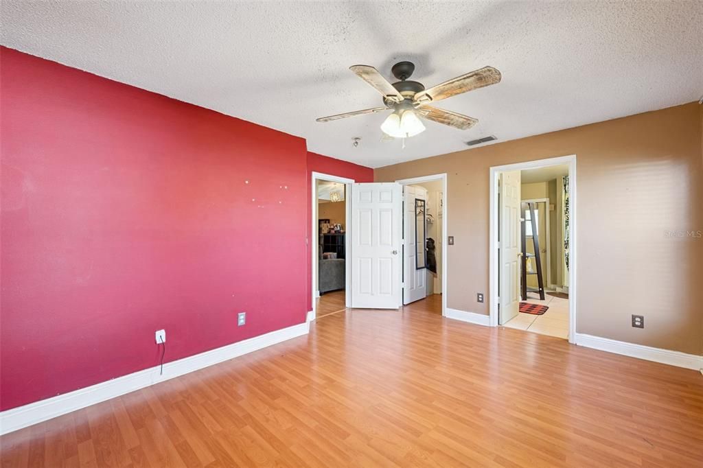 En Venta: $280,000 (4 camas, 2 baños, 1546 Pies cuadrados)