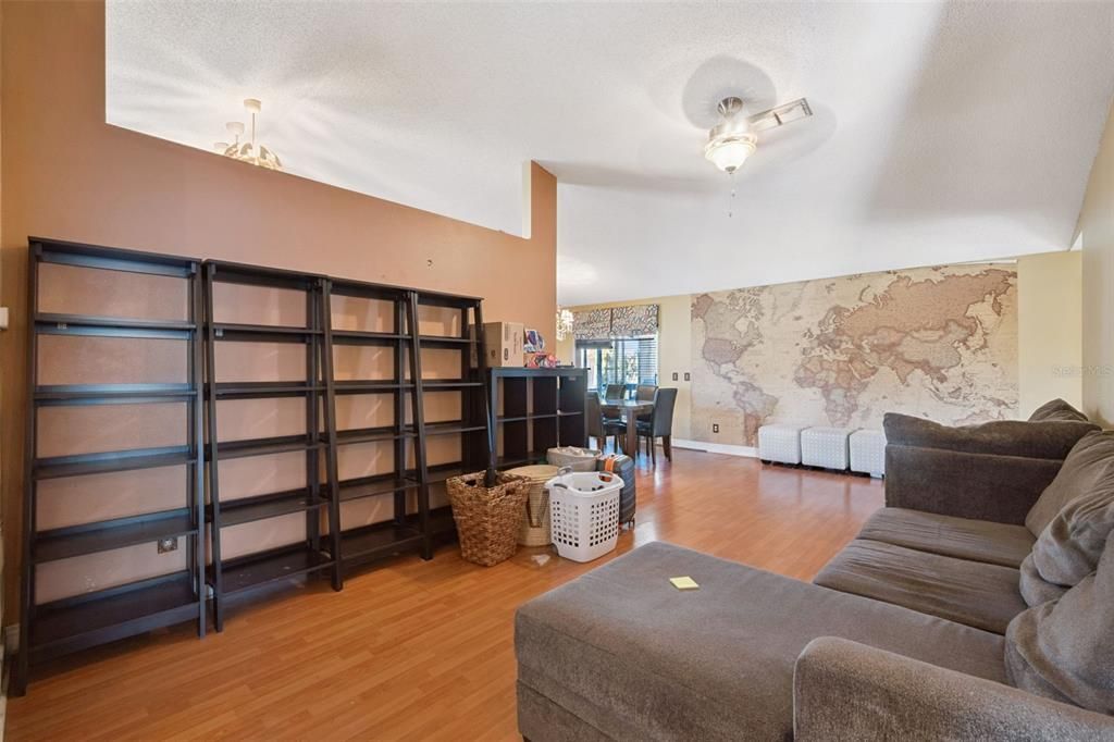 En Venta: $280,000 (4 camas, 2 baños, 1546 Pies cuadrados)