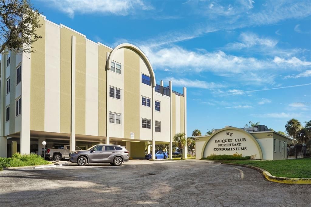 На продажу: $249,900 (2 спален, 2 ванн, 1050 Квадратных фут)