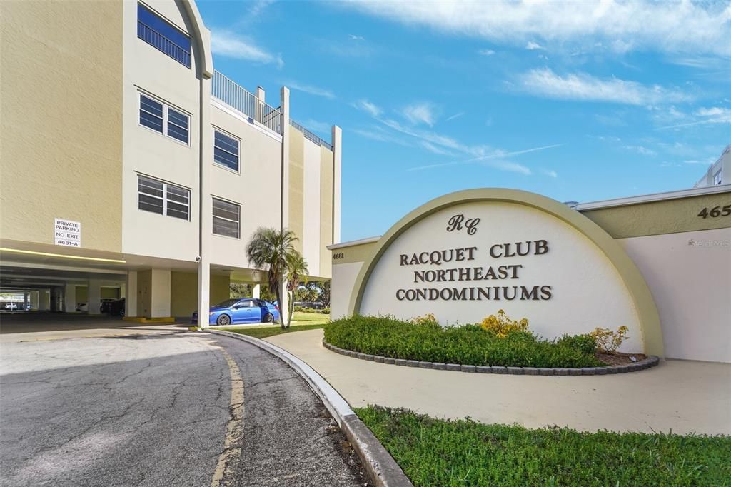 На продажу: $249,900 (2 спален, 2 ванн, 1050 Квадратных фут)