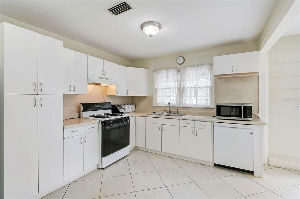 En Renta: $2,450 (2 camas, 1 baños, 1609 Pies cuadrados)