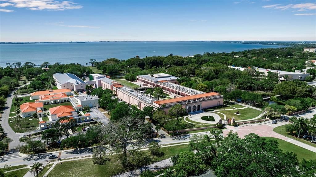 出租: $2,450 (2 贝兹, 1 浴室, 1609 平方英尺)