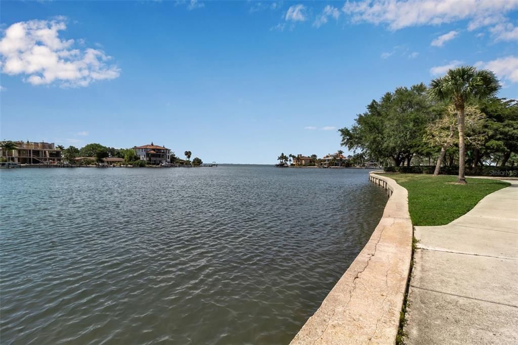 出租: $2,450 (2 贝兹, 1 浴室, 1609 平方英尺)