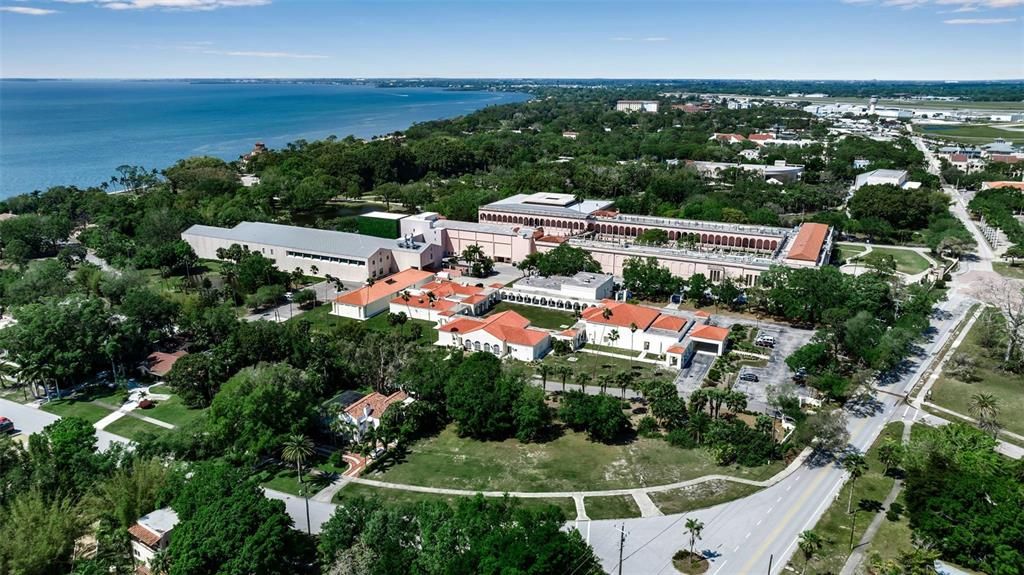 出租: $2,450 (2 贝兹, 1 浴室, 1609 平方英尺)