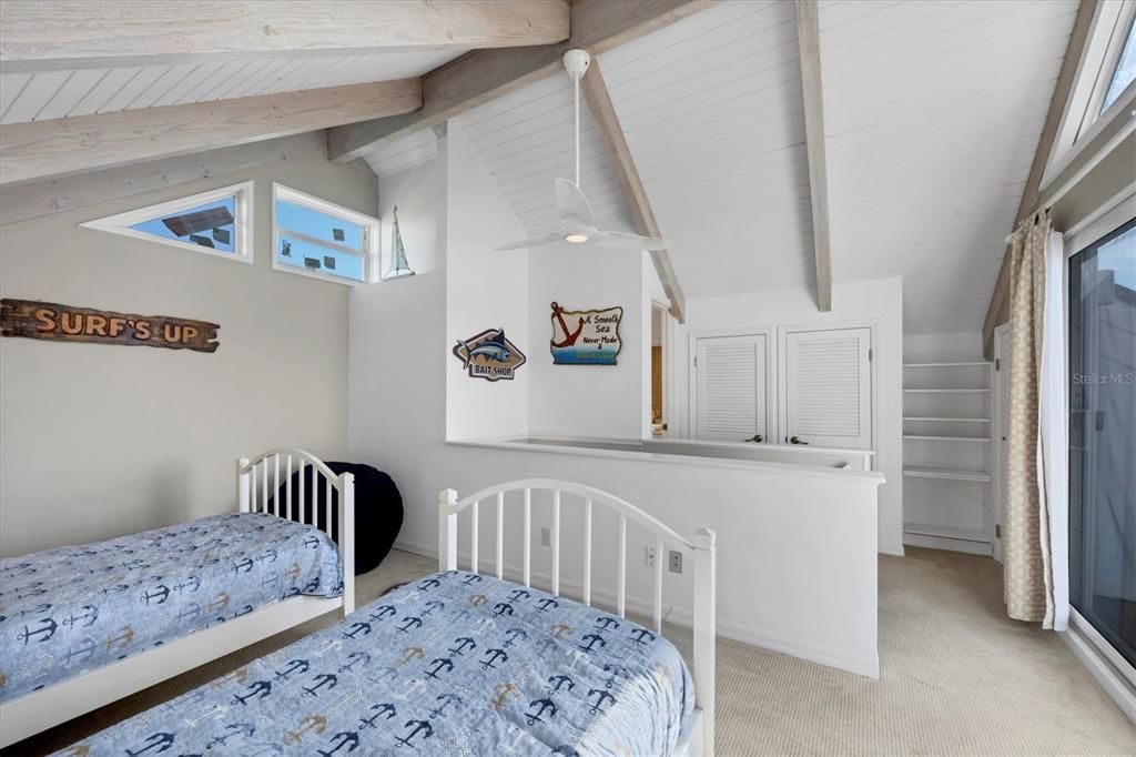 待售: $2,250,000 (3 贝兹, 3 浴室, 1540 平方英尺)