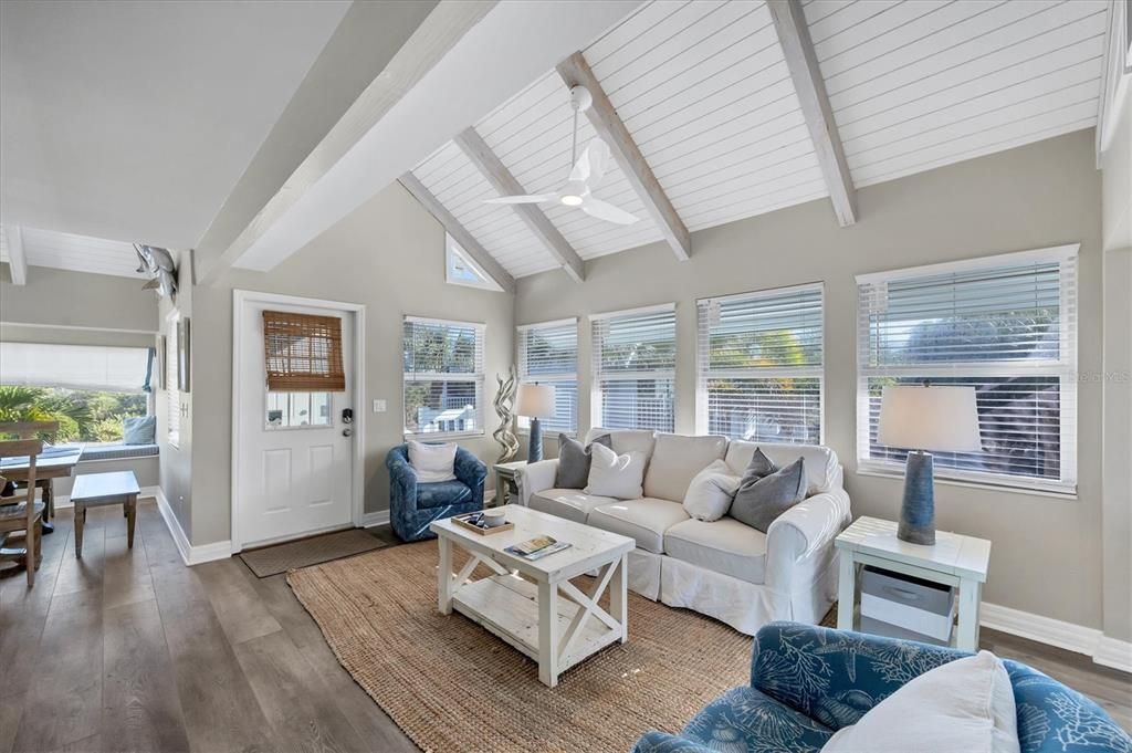 待售: $2,250,000 (3 贝兹, 3 浴室, 1540 平方英尺)