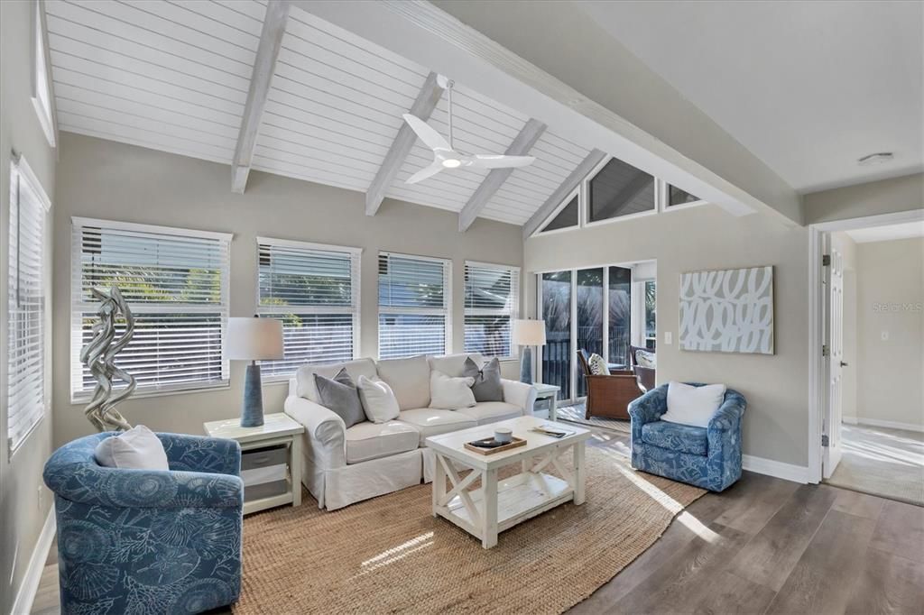 待售: $2,250,000 (3 贝兹, 3 浴室, 1540 平方英尺)