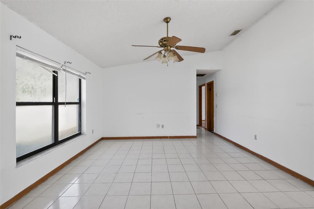 En Venta: $230,000 (3 camas, 2 baños, 1154 Pies cuadrados)