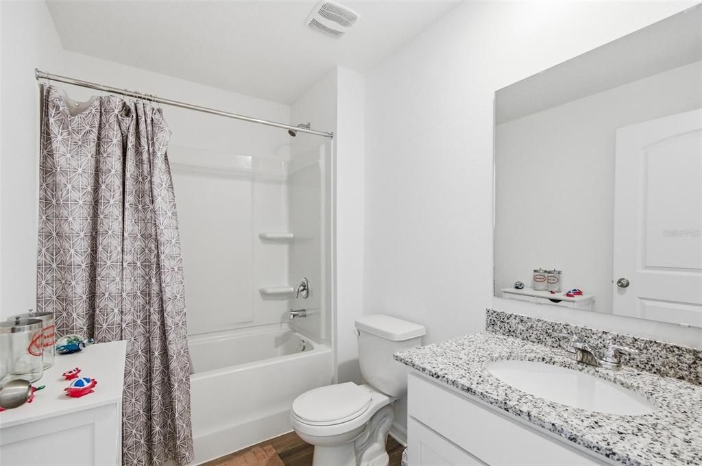 待售: $300,000 (4 贝兹, 2 浴室, 1665 平方英尺)