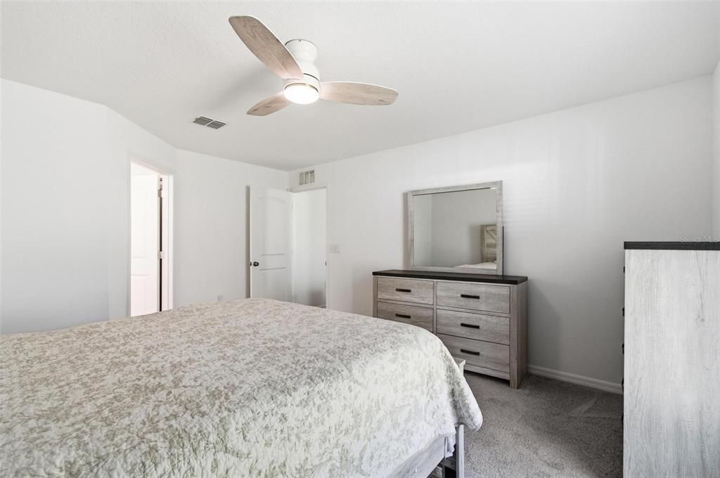 待售: $300,000 (4 贝兹, 2 浴室, 1665 平方英尺)