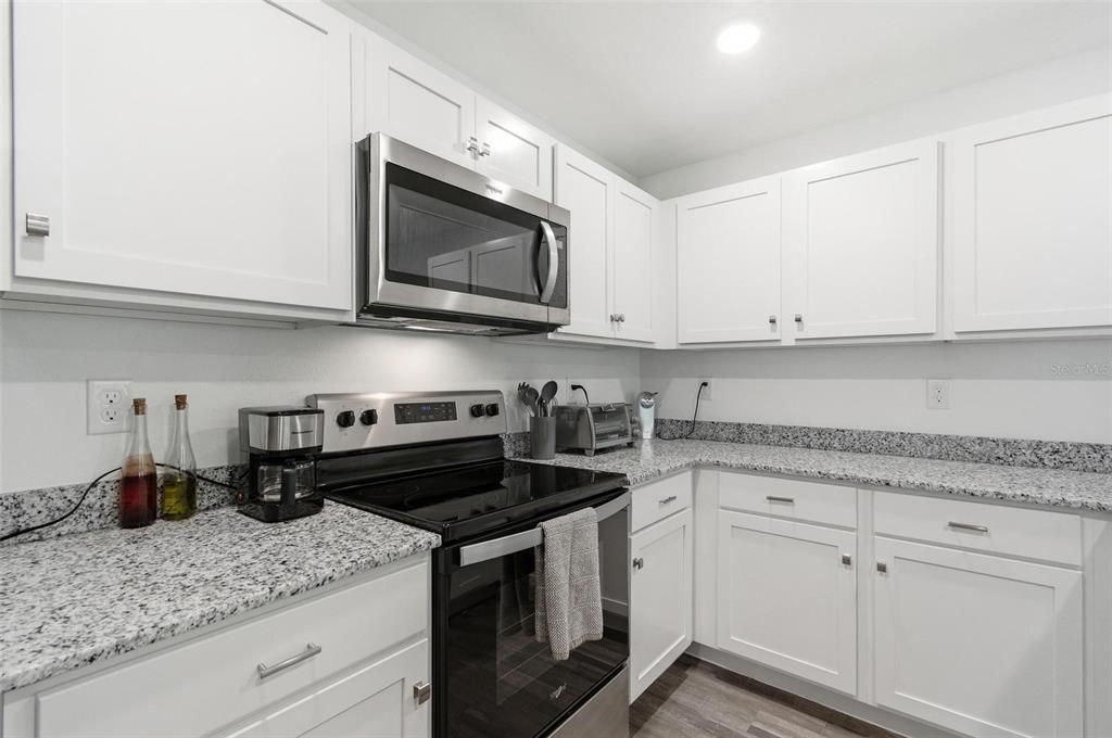 待售: $300,000 (4 贝兹, 2 浴室, 1665 平方英尺)