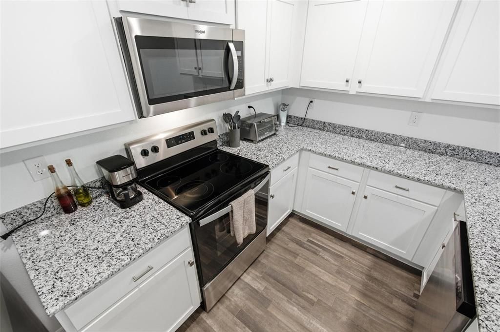 待售: $300,000 (4 贝兹, 2 浴室, 1665 平方英尺)