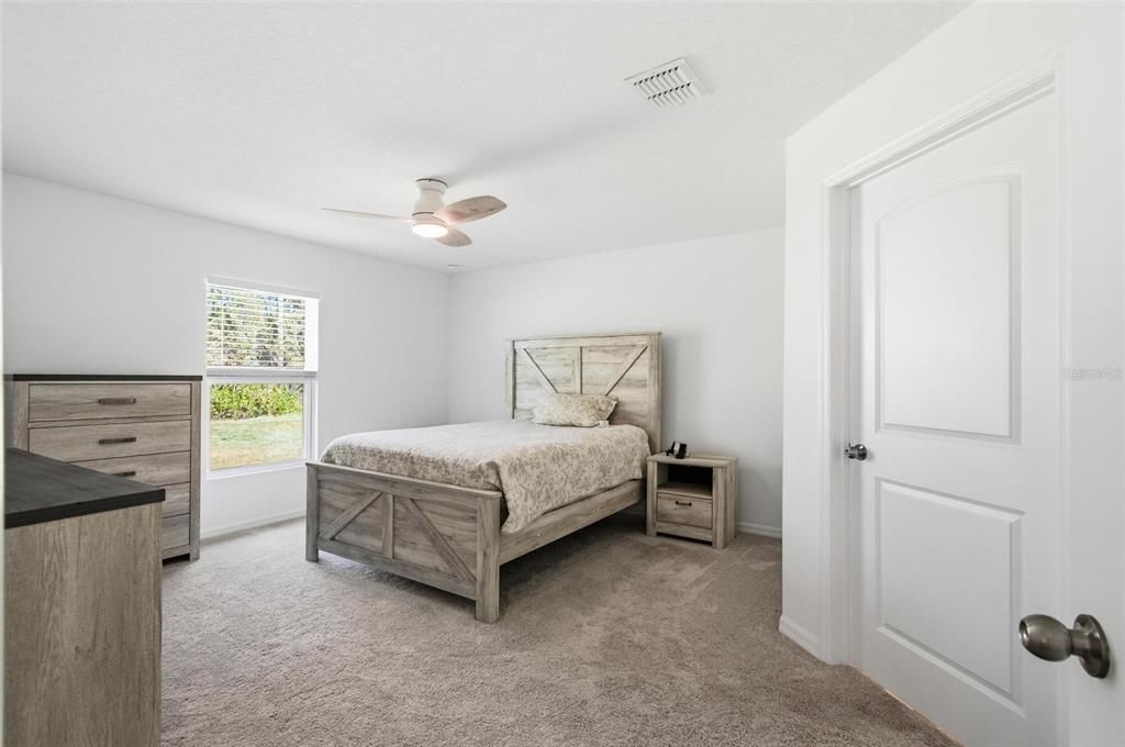 待售: $300,000 (4 贝兹, 2 浴室, 1665 平方英尺)