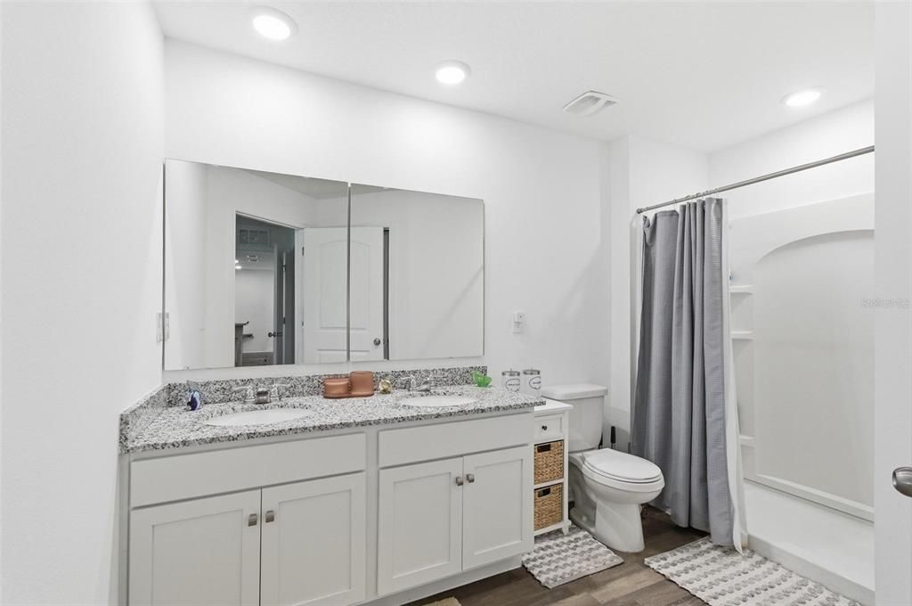 待售: $300,000 (4 贝兹, 2 浴室, 1665 平方英尺)