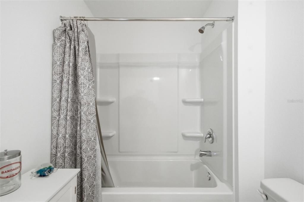 待售: $300,000 (4 贝兹, 2 浴室, 1665 平方英尺)