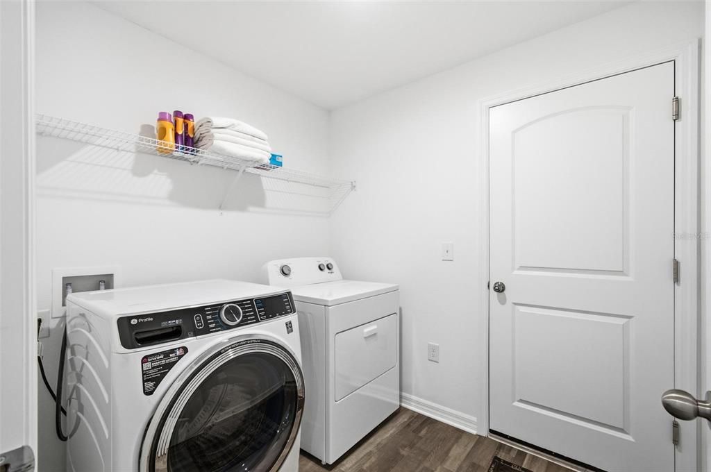 待售: $300,000 (4 贝兹, 2 浴室, 1665 平方英尺)