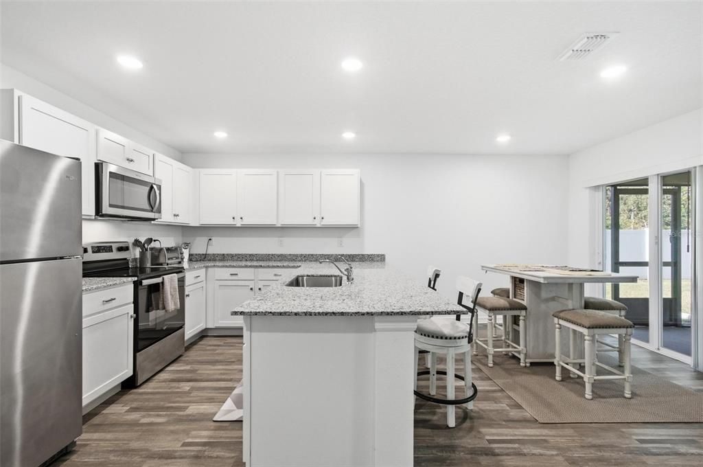 待售: $300,000 (4 贝兹, 2 浴室, 1665 平方英尺)