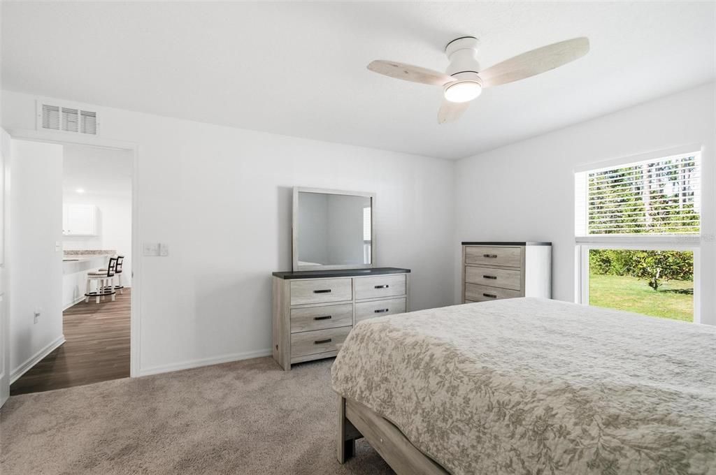 待售: $300,000 (4 贝兹, 2 浴室, 1665 平方英尺)