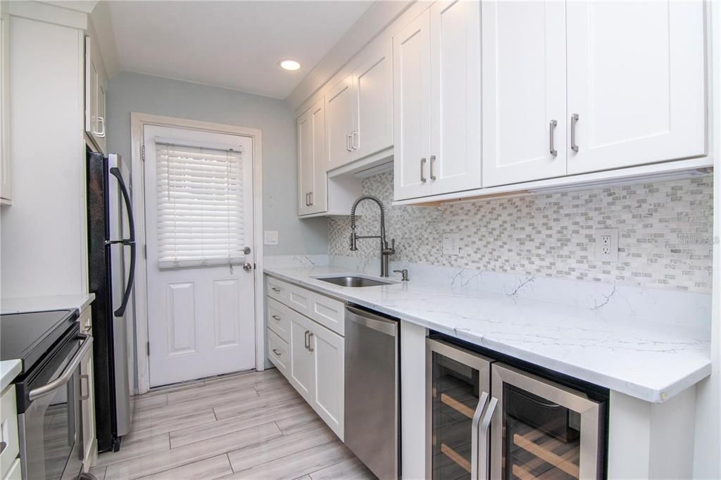 В аренду: $2,200 (2 спален, 2 ванн, 858 Квадратных фут)