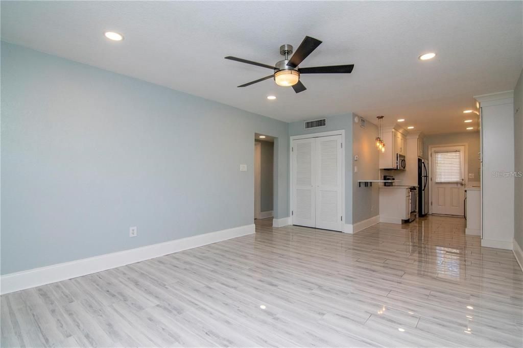 В аренду: $2,200 (2 спален, 2 ванн, 858 Квадратных фут)