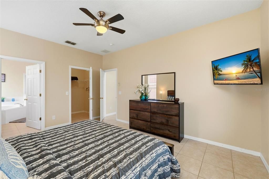 For Sale: $485,000 (6 beds, 5 baths, 2771 Square Feet)