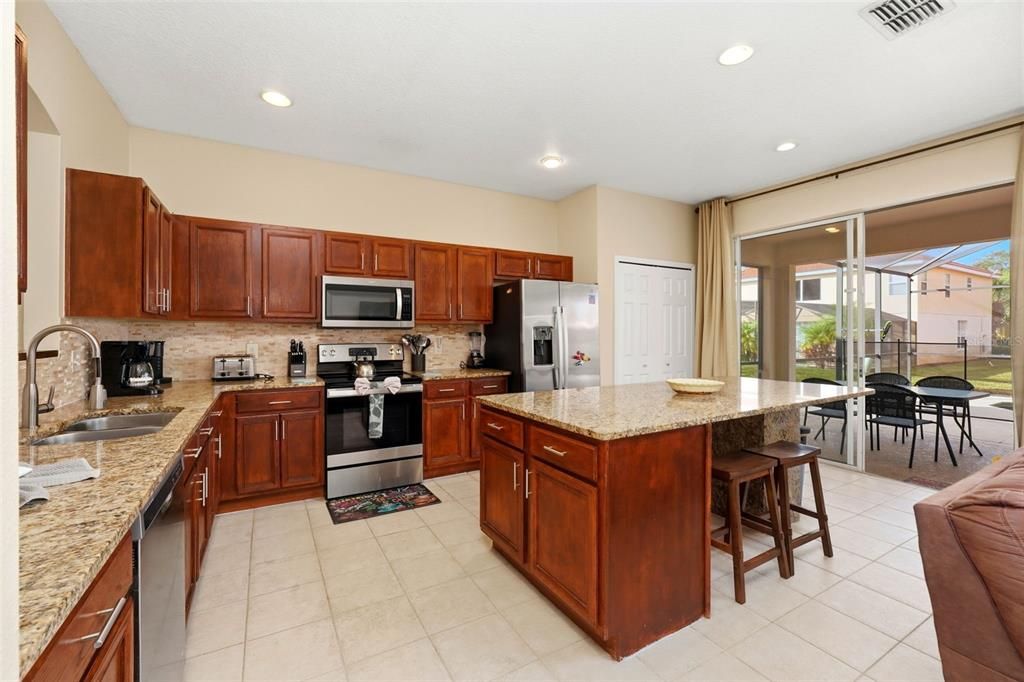 For Sale: $485,000 (6 beds, 5 baths, 2771 Square Feet)