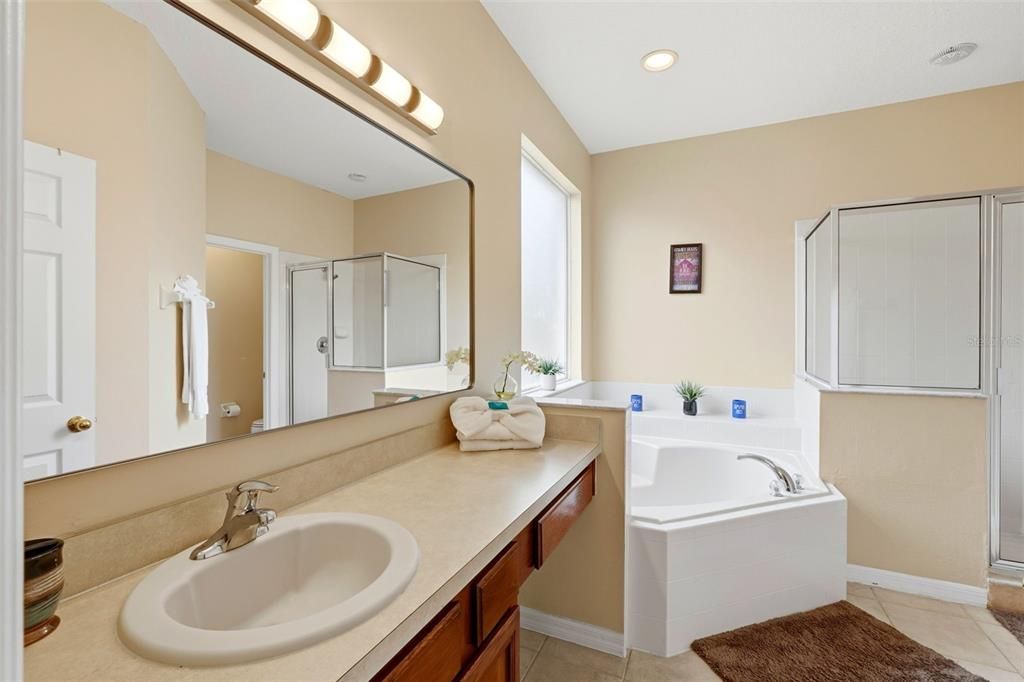 For Sale: $485,000 (6 beds, 5 baths, 2771 Square Feet)