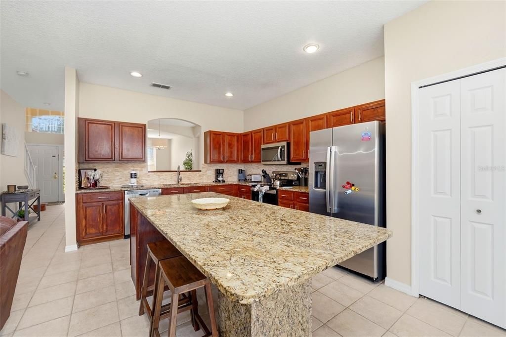 For Sale: $485,000 (6 beds, 5 baths, 2771 Square Feet)