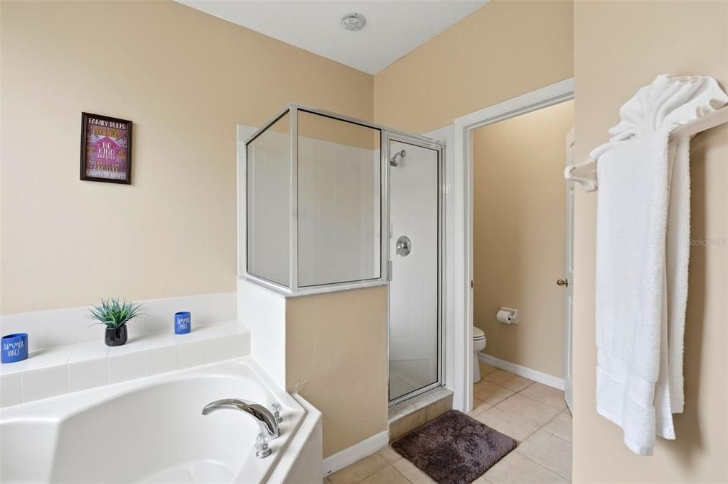 For Sale: $485,000 (6 beds, 5 baths, 2771 Square Feet)