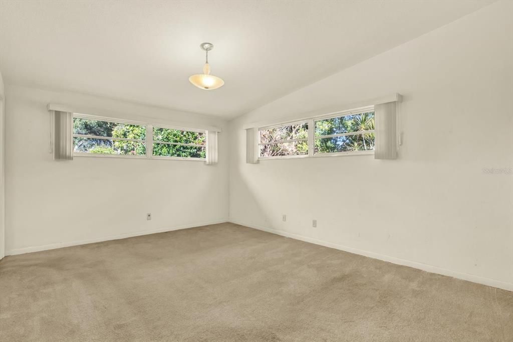 For Sale: $389,900 (3 beds, 2 baths, 1586 Square Feet)