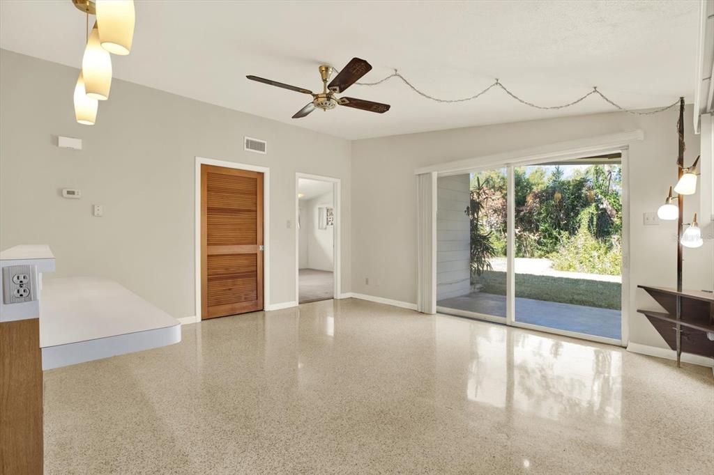 For Sale: $389,900 (3 beds, 2 baths, 1586 Square Feet)