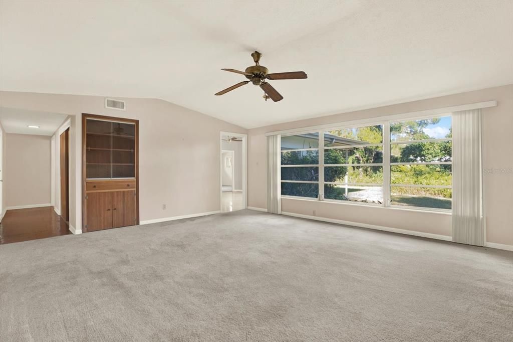 For Sale: $389,900 (3 beds, 2 baths, 1586 Square Feet)