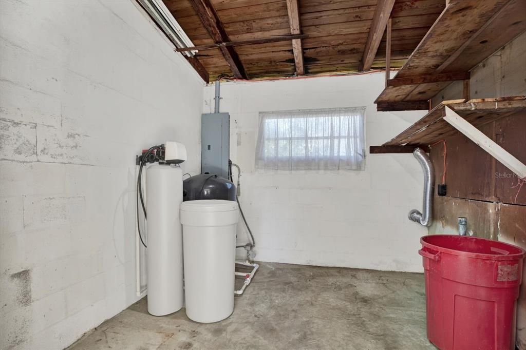 For Sale: $389,900 (3 beds, 2 baths, 1586 Square Feet)