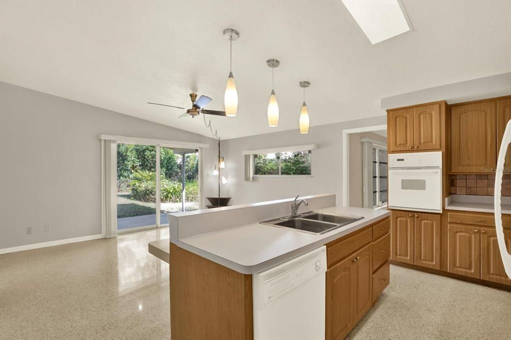 For Sale: $389,900 (3 beds, 2 baths, 1586 Square Feet)