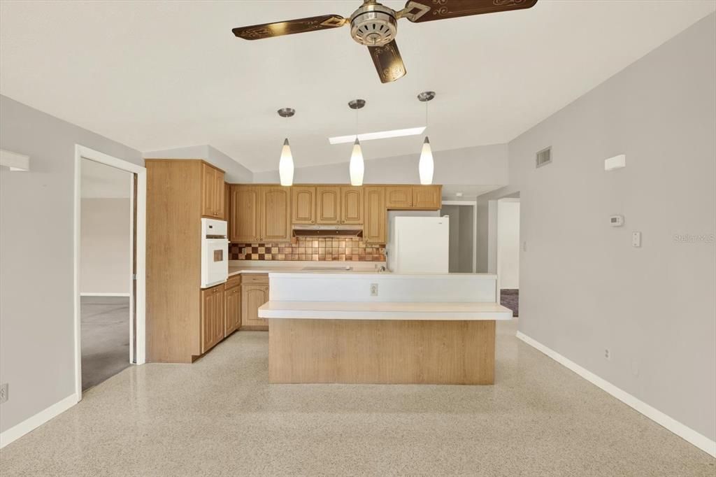 For Sale: $389,900 (3 beds, 2 baths, 1586 Square Feet)