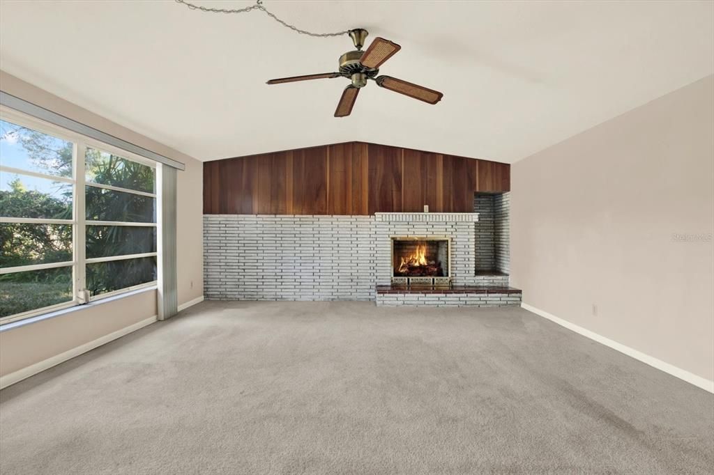 For Sale: $389,900 (3 beds, 2 baths, 1586 Square Feet)