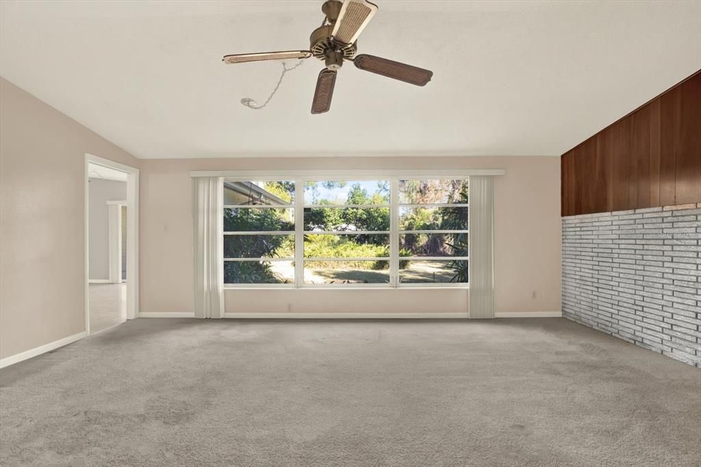 For Sale: $389,900 (3 beds, 2 baths, 1586 Square Feet)