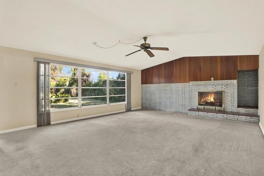 For Sale: $389,900 (3 beds, 2 baths, 1586 Square Feet)