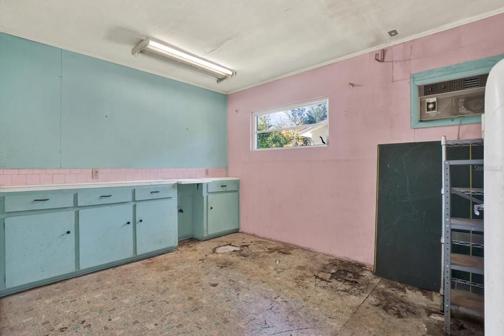 For Sale: $389,900 (3 beds, 2 baths, 1586 Square Feet)