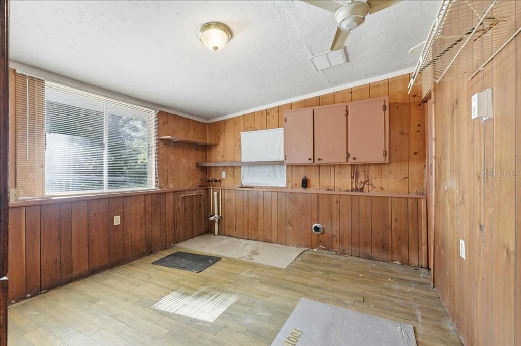 For Sale: $300,000 (3 beds, 2 baths, 1852 Square Feet)