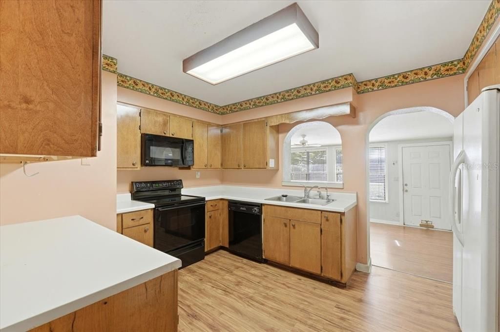 For Sale: $300,000 (3 beds, 2 baths, 1852 Square Feet)