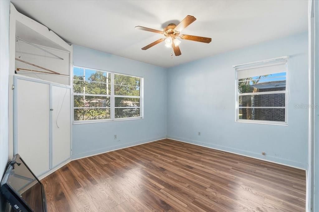 For Sale: $300,000 (3 beds, 2 baths, 1852 Square Feet)